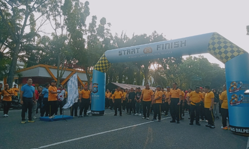 Semarak HUT Bhayangkara Ke 80, Polda Riau Gelar Olahraga Bersama, Jalan Sehat dan Bansos di CFD