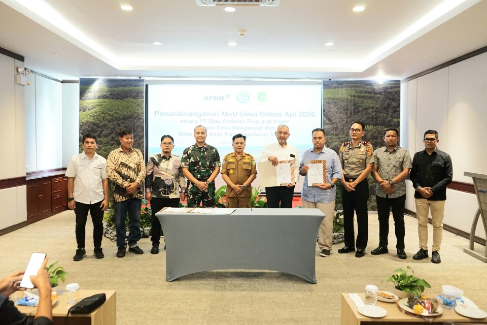 Bupati Asmar Teken Kerja Sama Program Desa Bebas Api, Perkuat Sinergi Cegah Karhutla di Kepulauan Meranti
