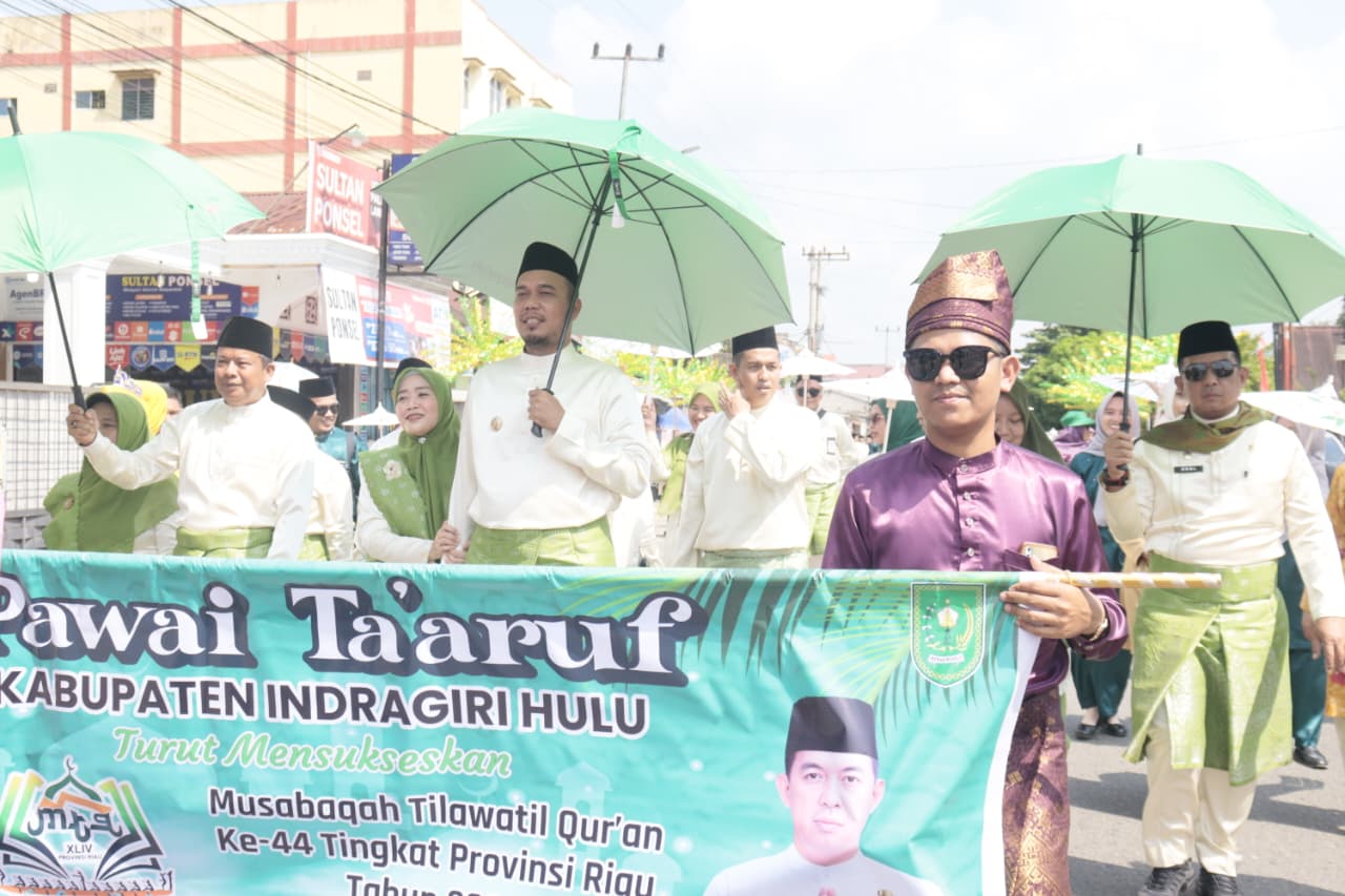 Kafilah Inhu Tampil Memukau di Pawai Ta'aruf MTQ ke-44 Riau