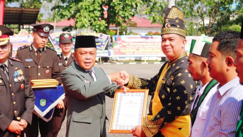 Kapolres Meranti Beri Piagam Penghargaan ke Ketua LAMR di Momen HUT Bhayangkara ke-80