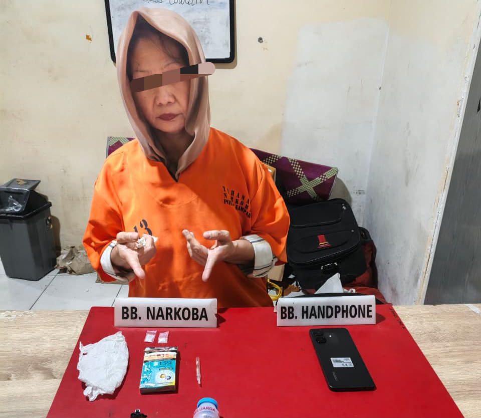 Polres Kampar Tangkap Wanita Paru Baya di Kelurahan Bangkinang, Sita 2 Paket Sabu-sabu 