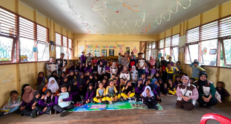 Bhabinkamtibmas Polsek Teluk Meranti Bersama Mahasiswa KKN UNRI Edukasi Bahaya Bullying di SDN 015 Teluk Punak