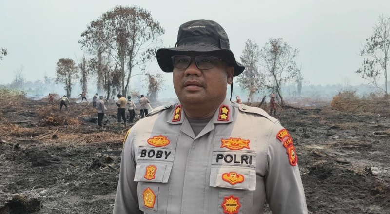 Kebakaran Lahan Rimbo Panjang, Satgas Gabungan Bangun Sekat Kanal Menggunakan Alat Berat