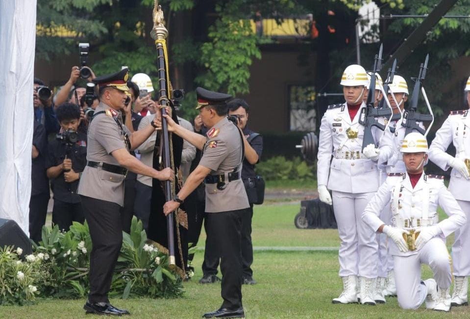 Panji Tribrata Diserahkan, Tongkat Estafet Kepemimpinan Polri Beralih ke Jenderal Suyudi