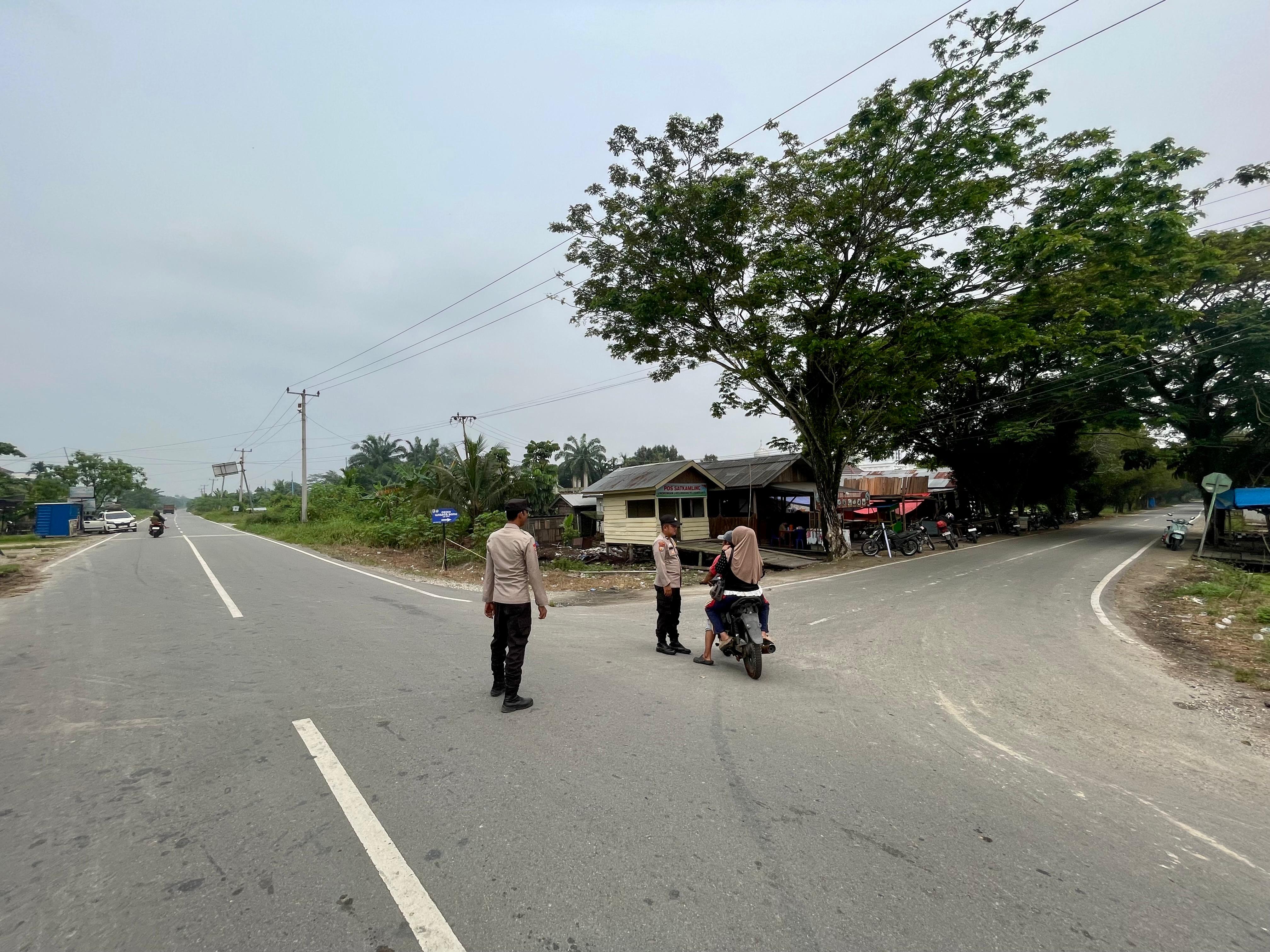 Polres Pelalawan Hadir di Tengah Masyarakat, Gelar Strong Point dan Sapa Warga untuk Ciptakan Rasa Aman